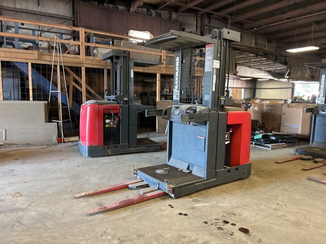 Raymond 261-0PC30TT 3000 lb Order Picker