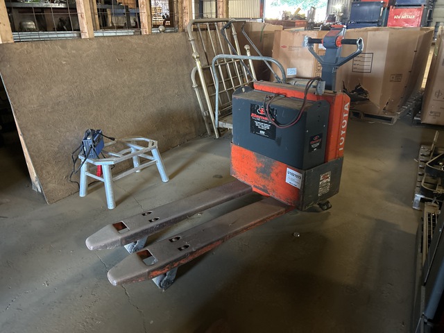 Toyota 6HBW20 4000 lb Electric Pallet Jack Toyota 6HBW20 4000 lb Electric Pallet Jack