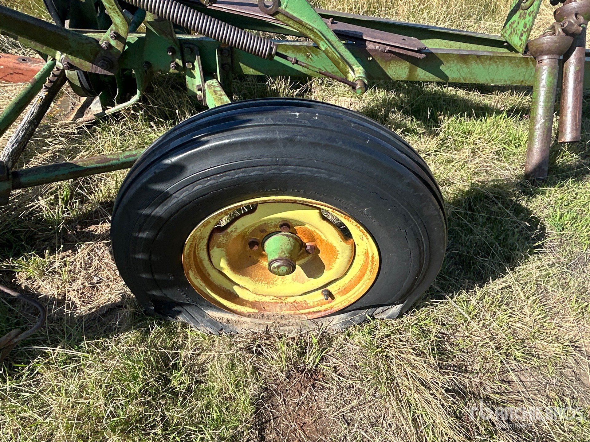 John Deere 9 FT TRAILED