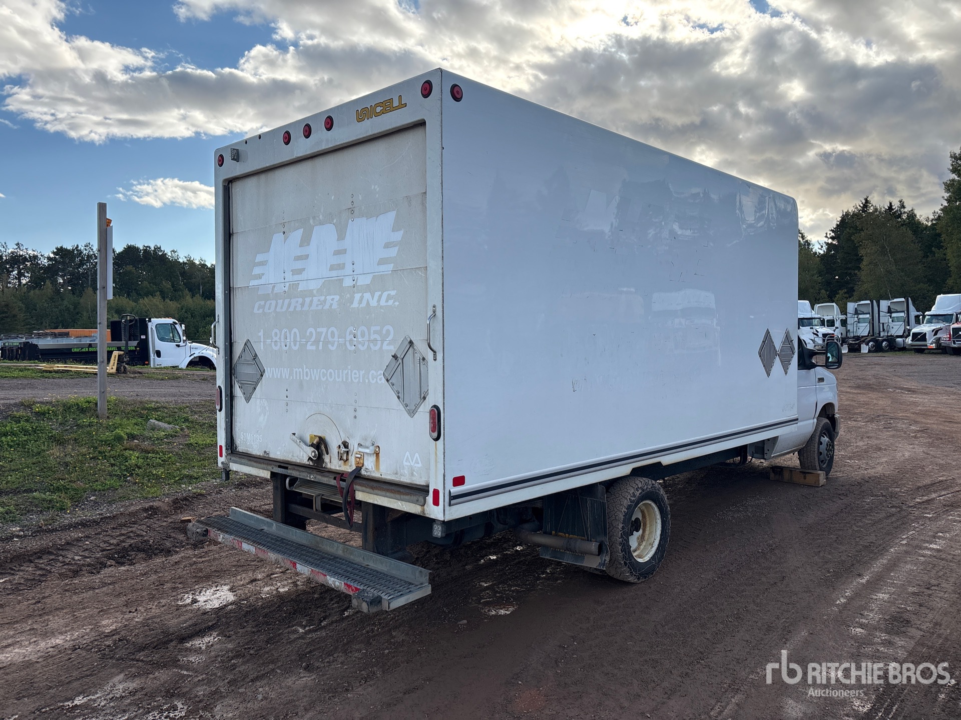 2022 Ford E-450