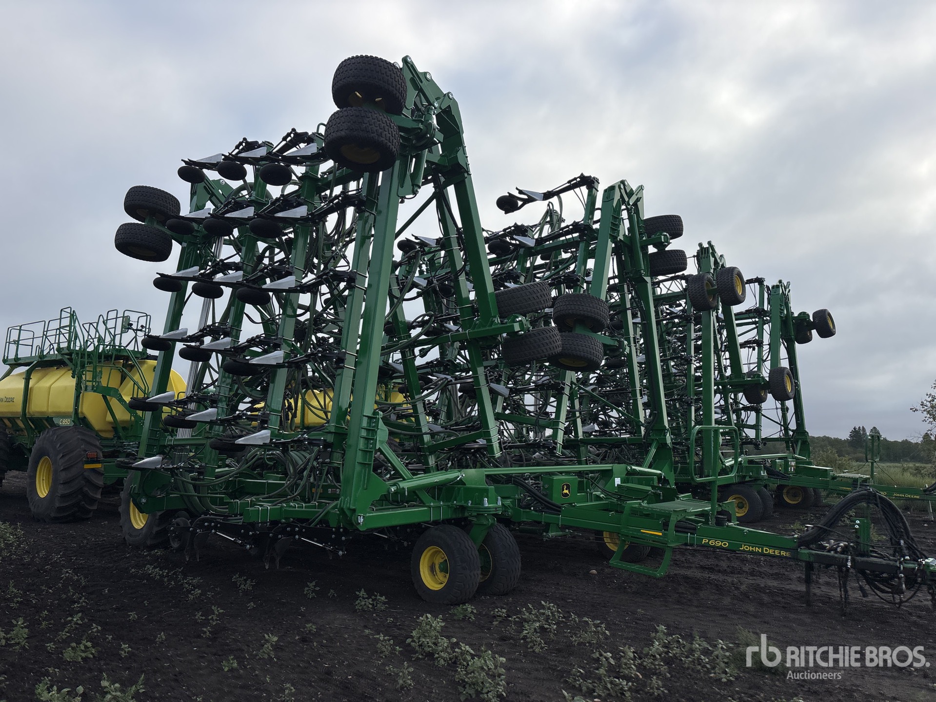 2024 John Deere P690