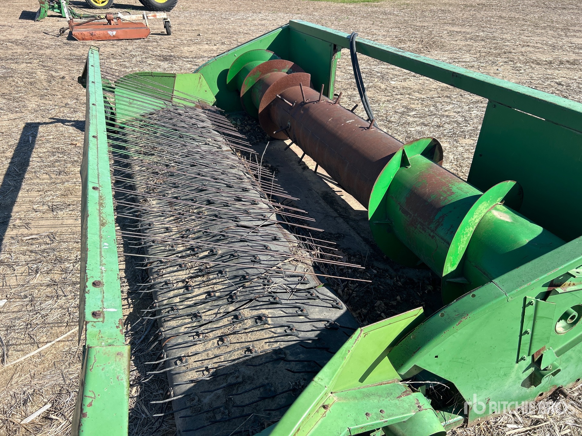 John Deere 212