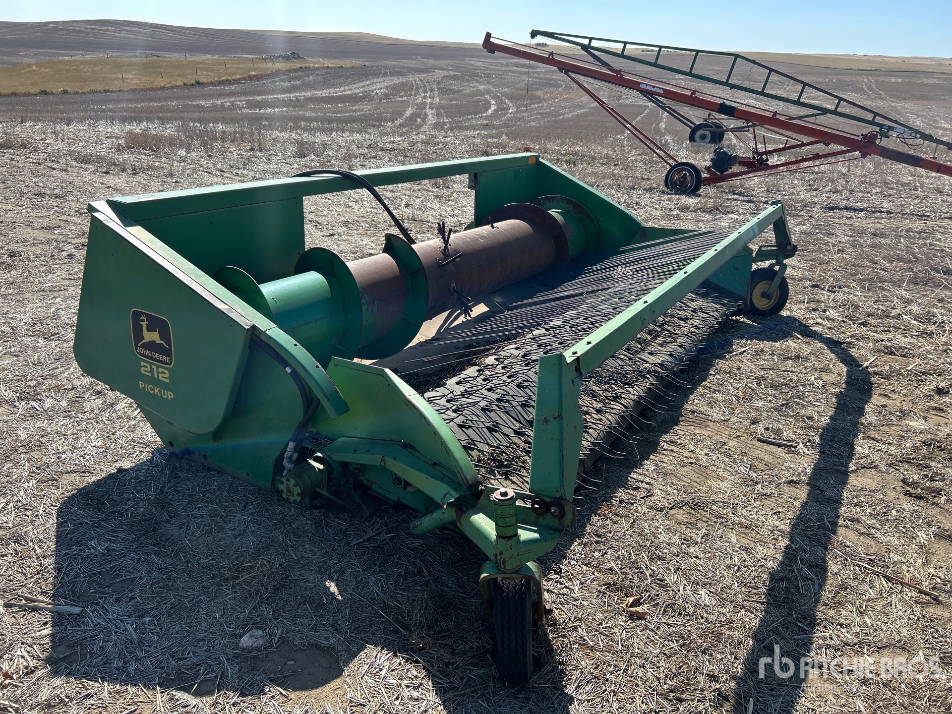John Deere 212