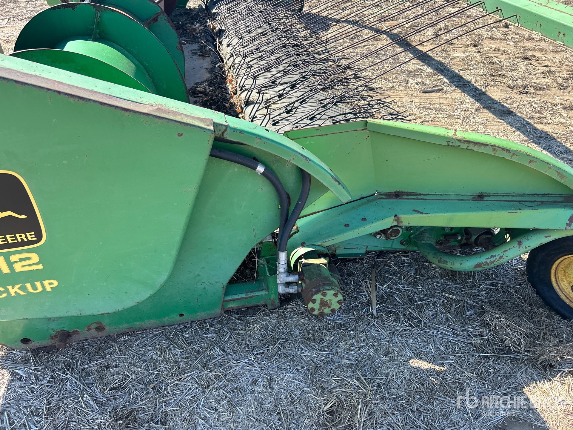 John Deere 212
