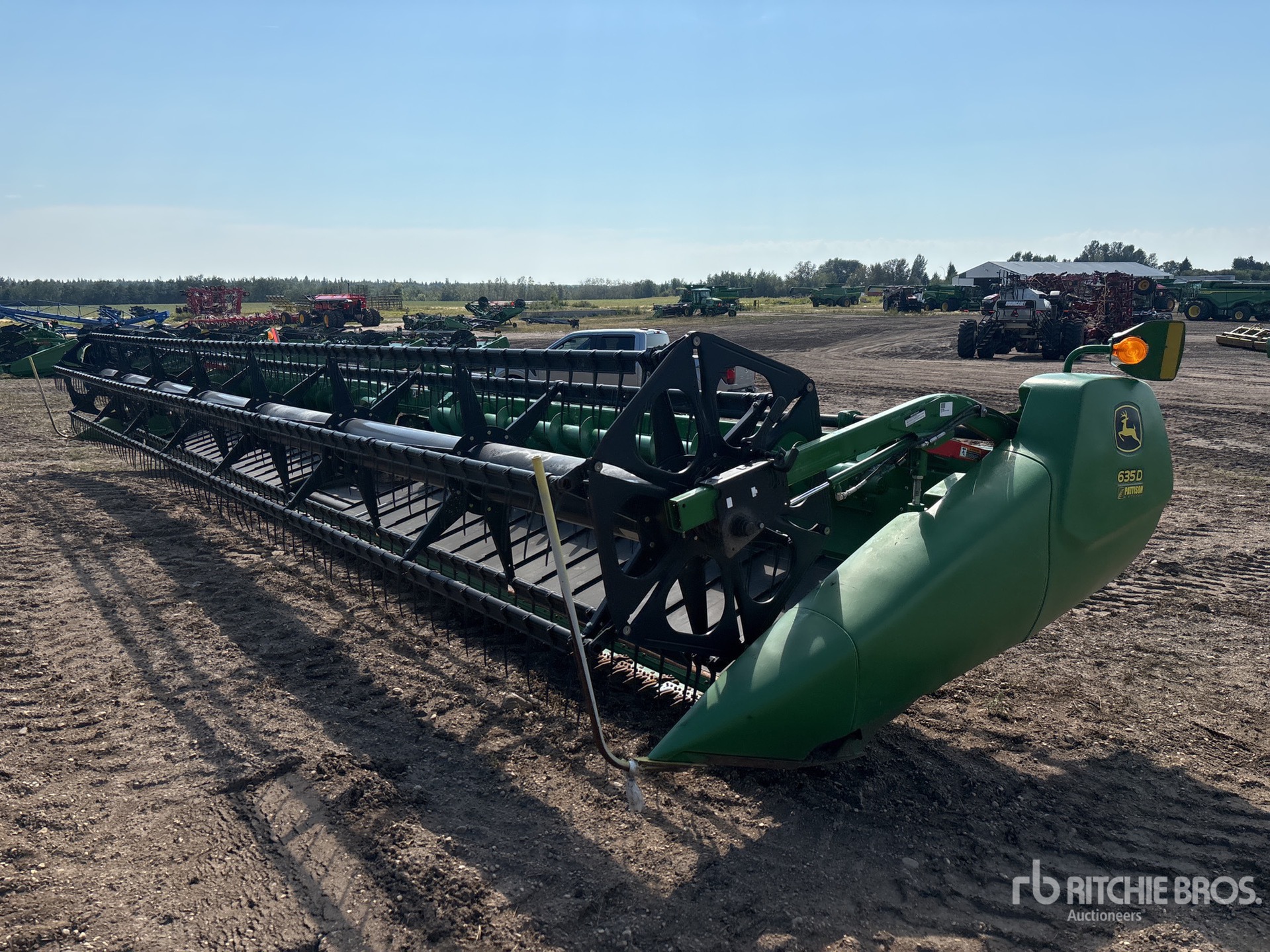 Photo of 2015 John Deere 635D