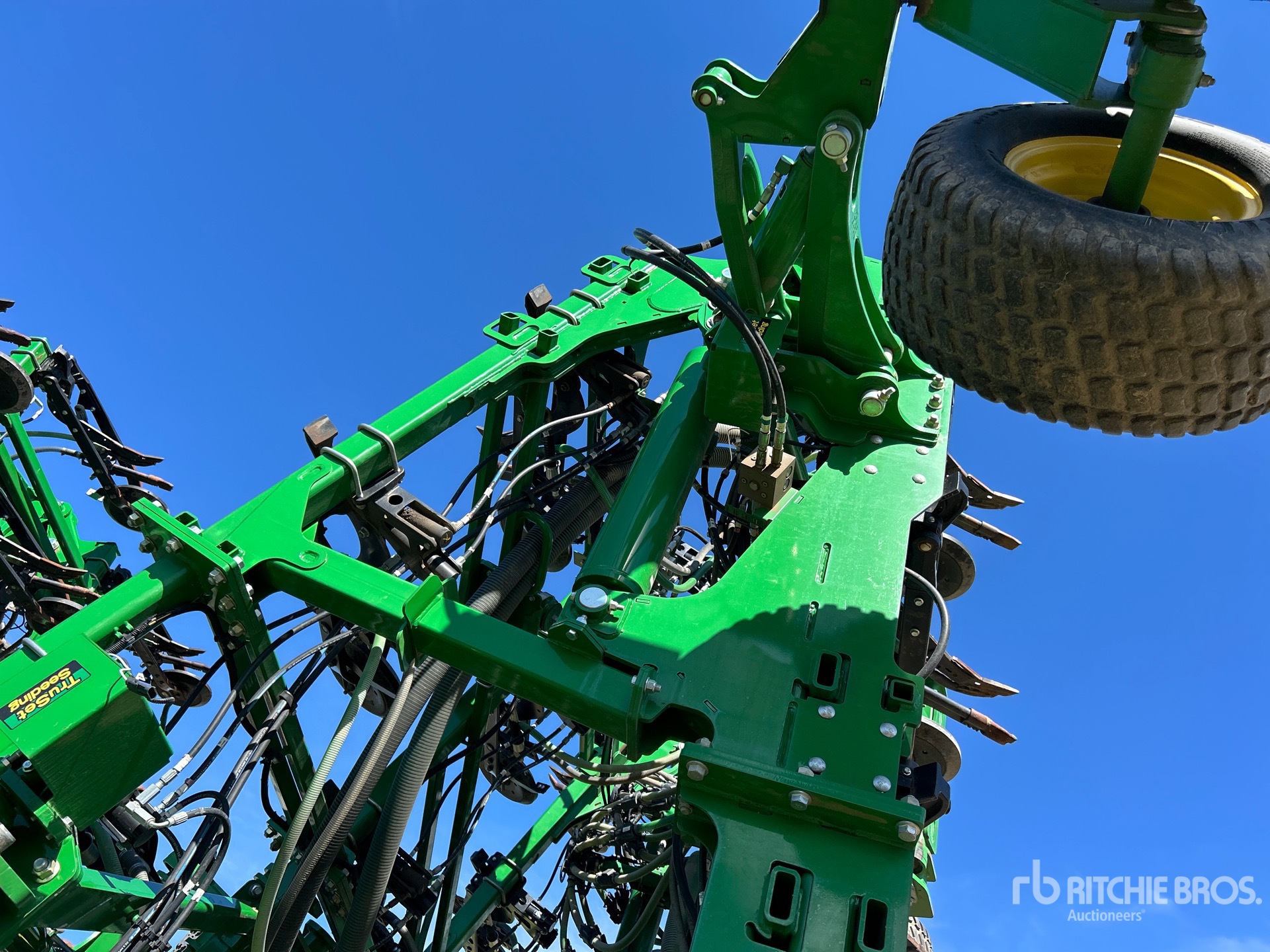 2017 John Deere 1870