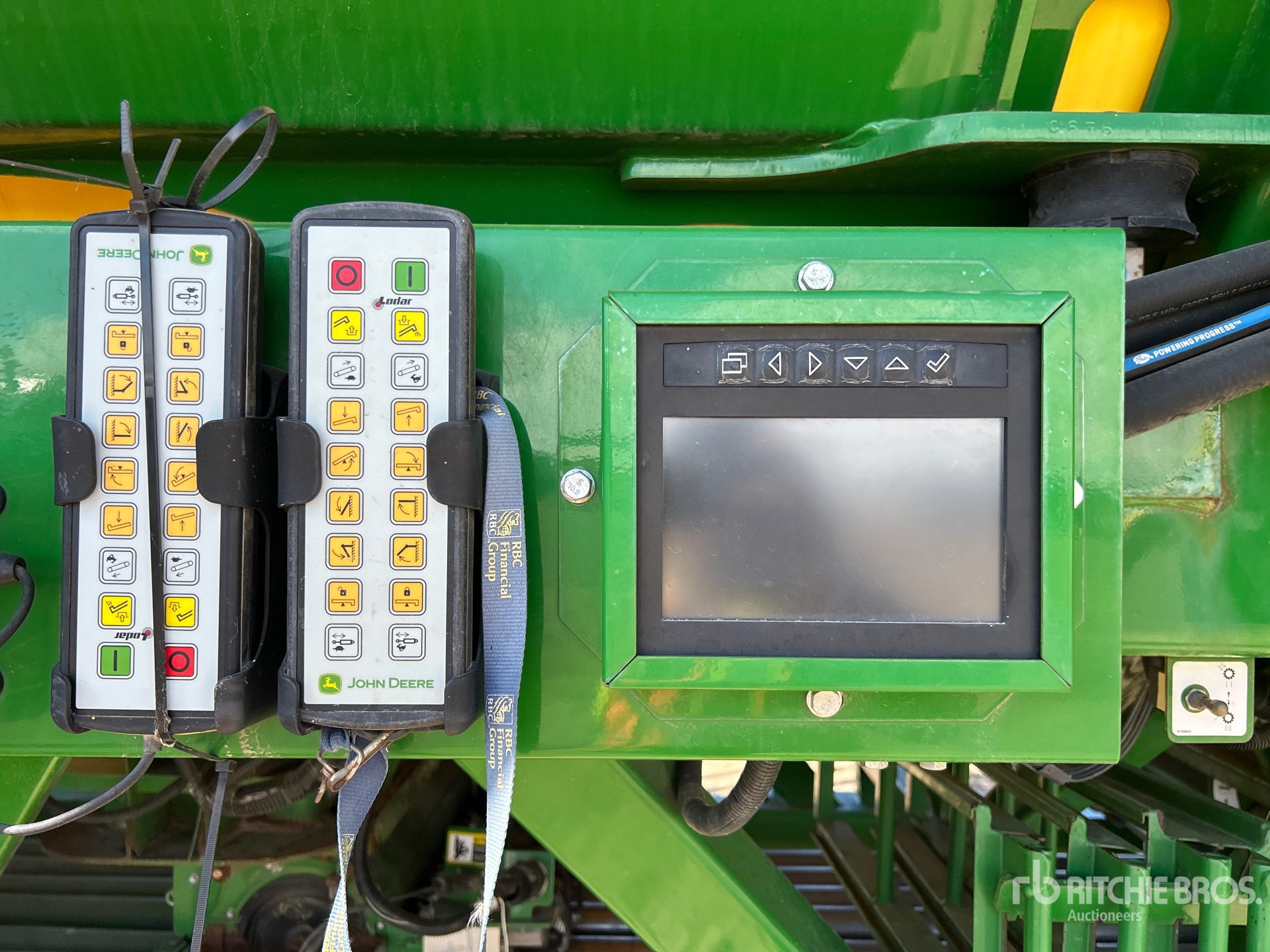 2017 John Deere 1870