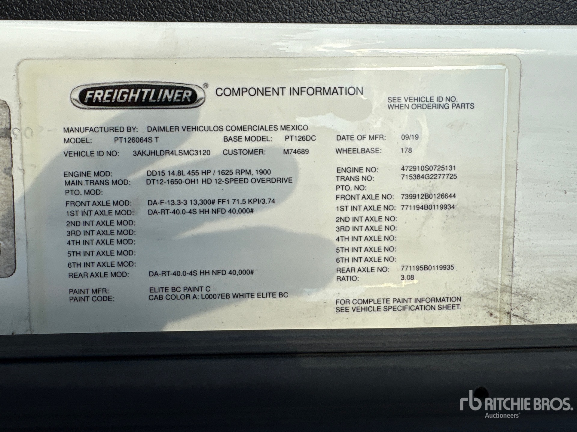 2020 Freightliner CASCADIA 126