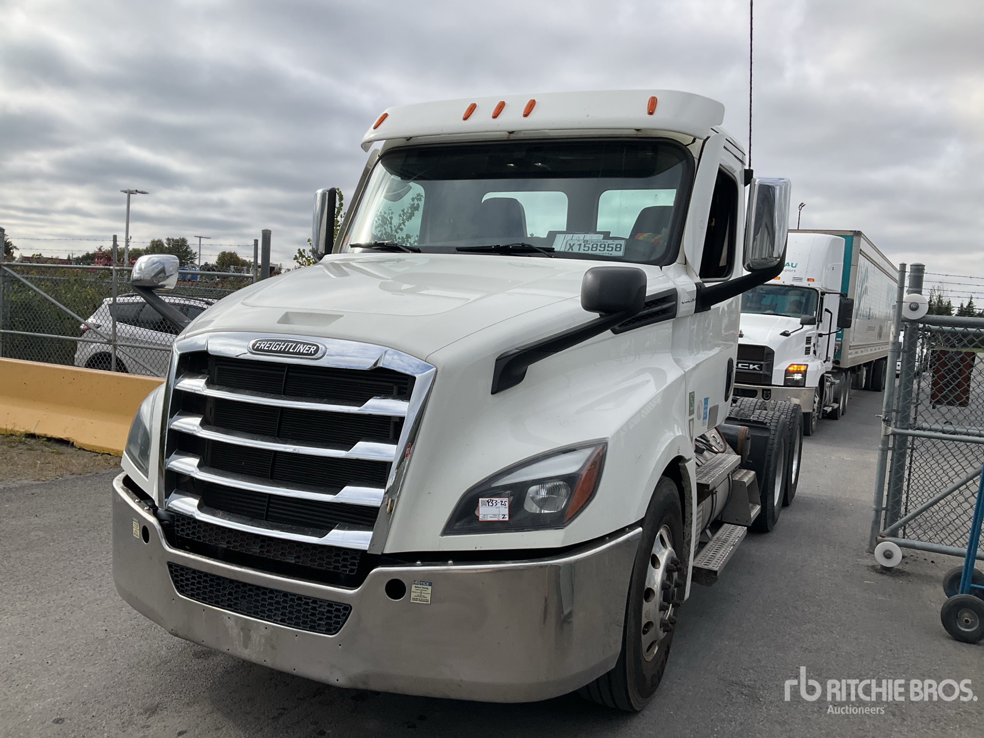 2020 Freightliner CASCADIA 126