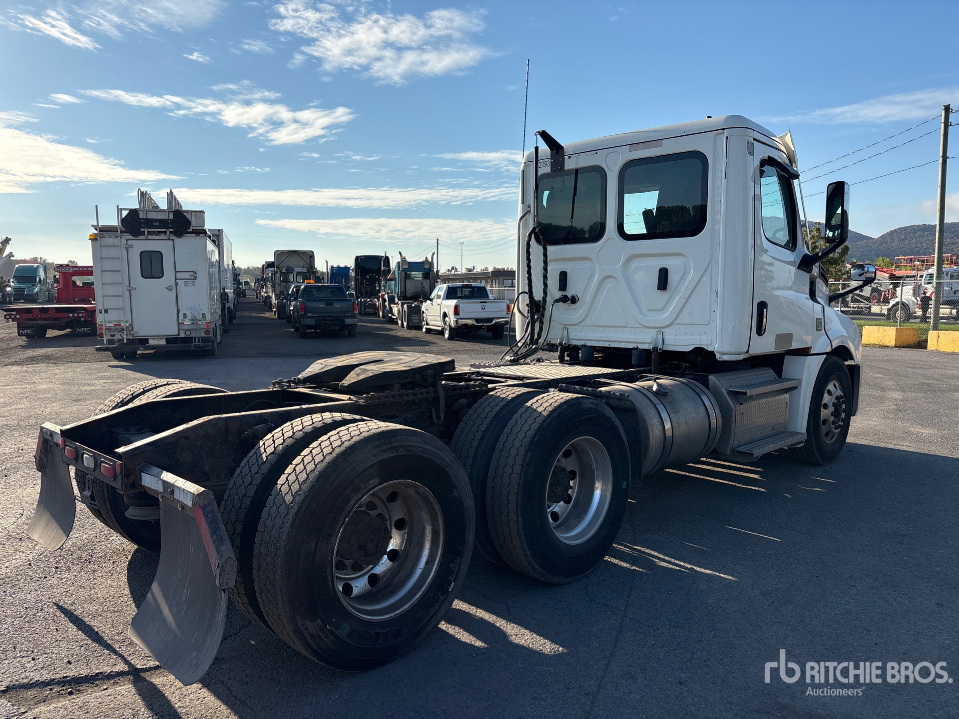 2020 Freightliner CASCADIA 126