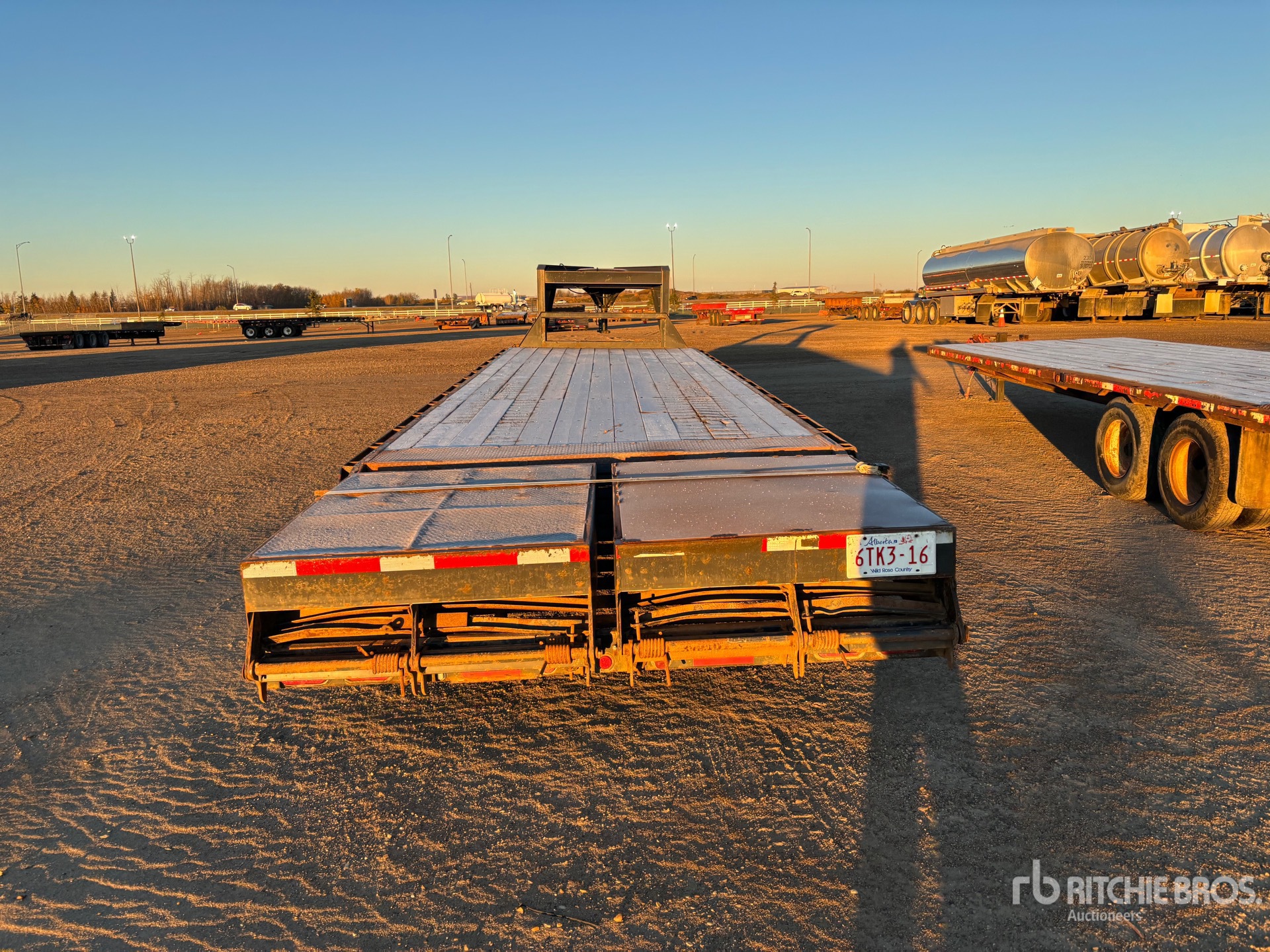 2022 Oasis 31 FT TRI/A GOOSENECK