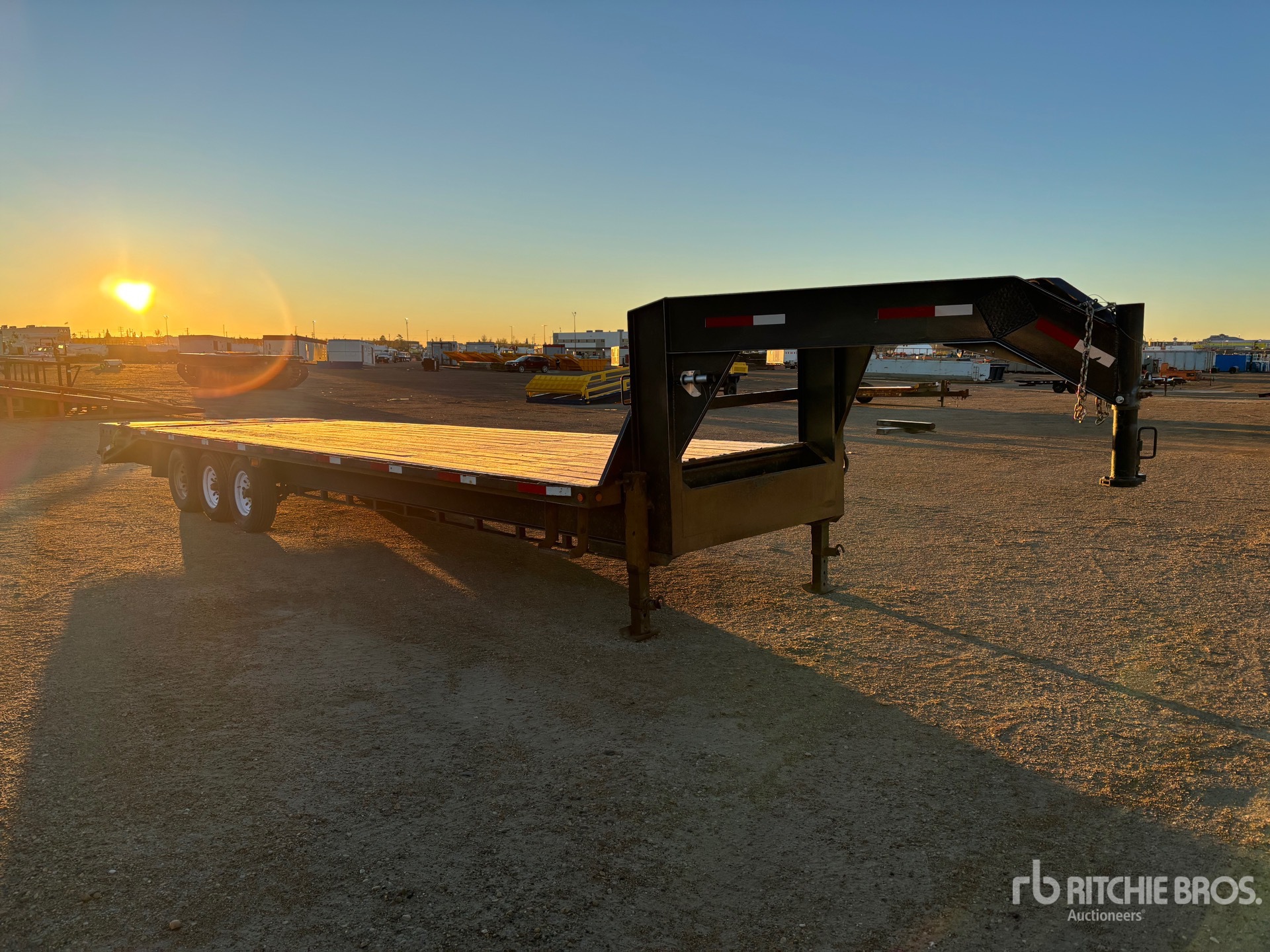 2022 Oasis 31 FT TRI/A GOOSENECK