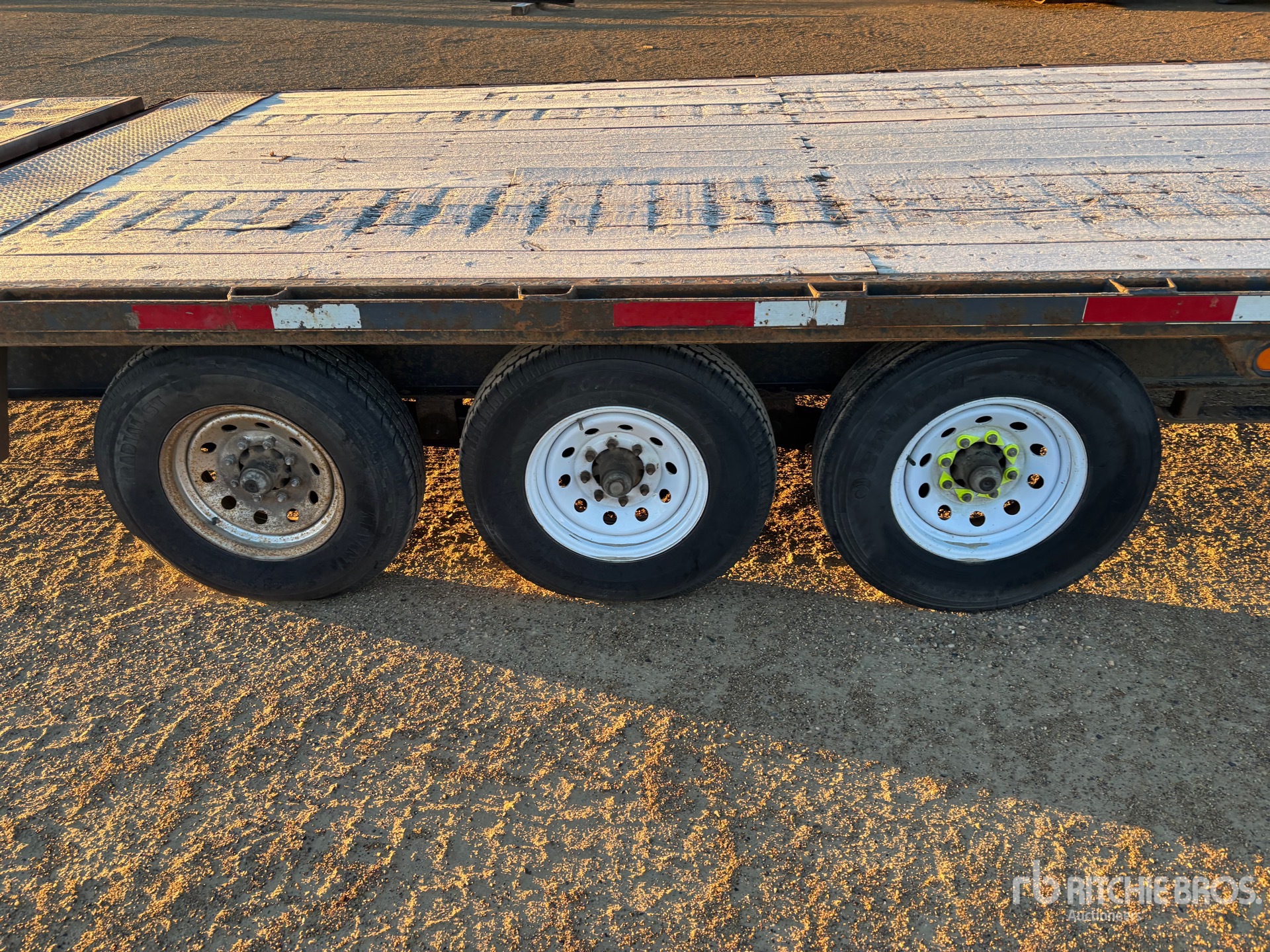 2022 Oasis 31 FT TRI/A GOOSENECK