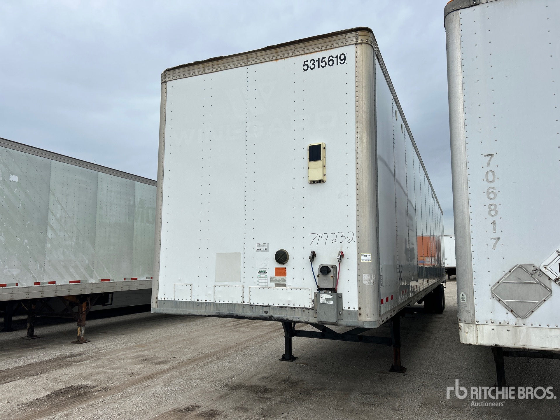 Photo of 2015 Vanguard 53 ft x 102 in T/A