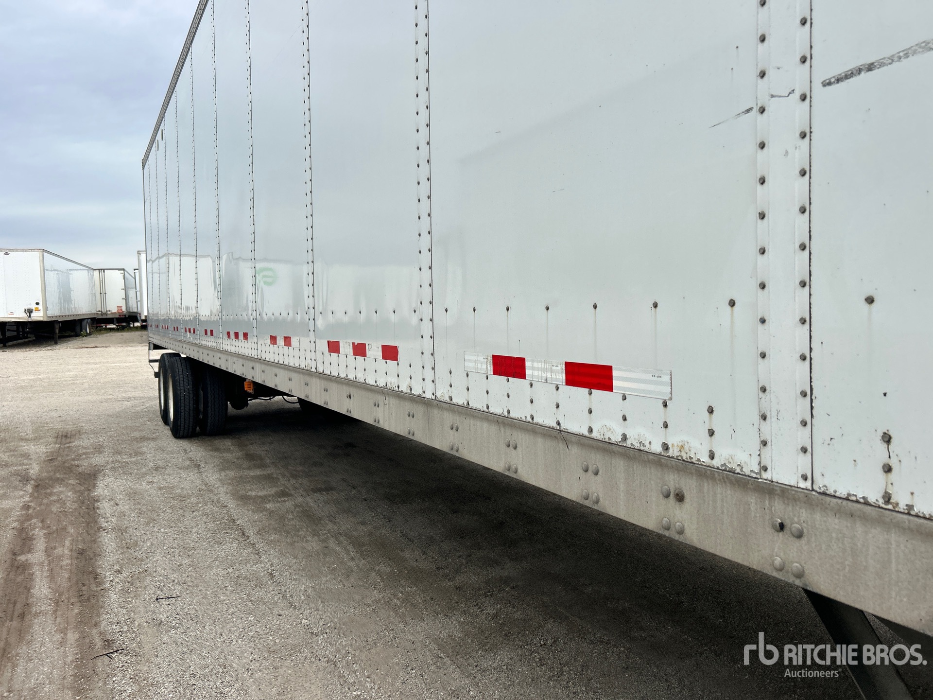 2015 Vanguard 53 ft x 102 in T/A