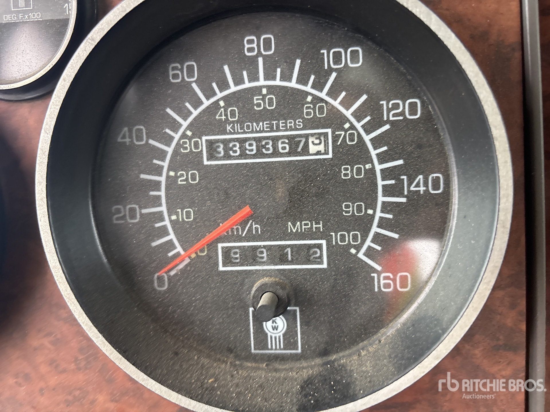 2004 Kenworth T800B