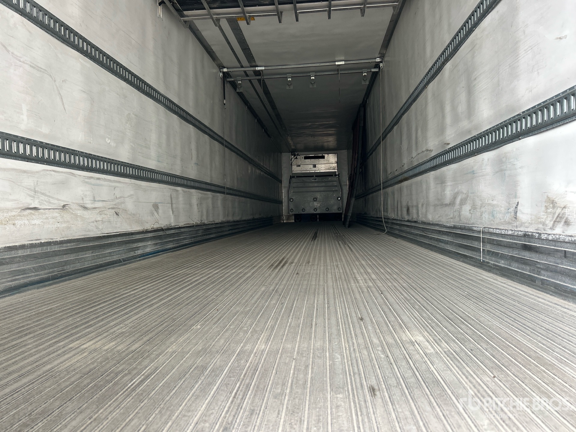2015 Utility 53 FT T/A