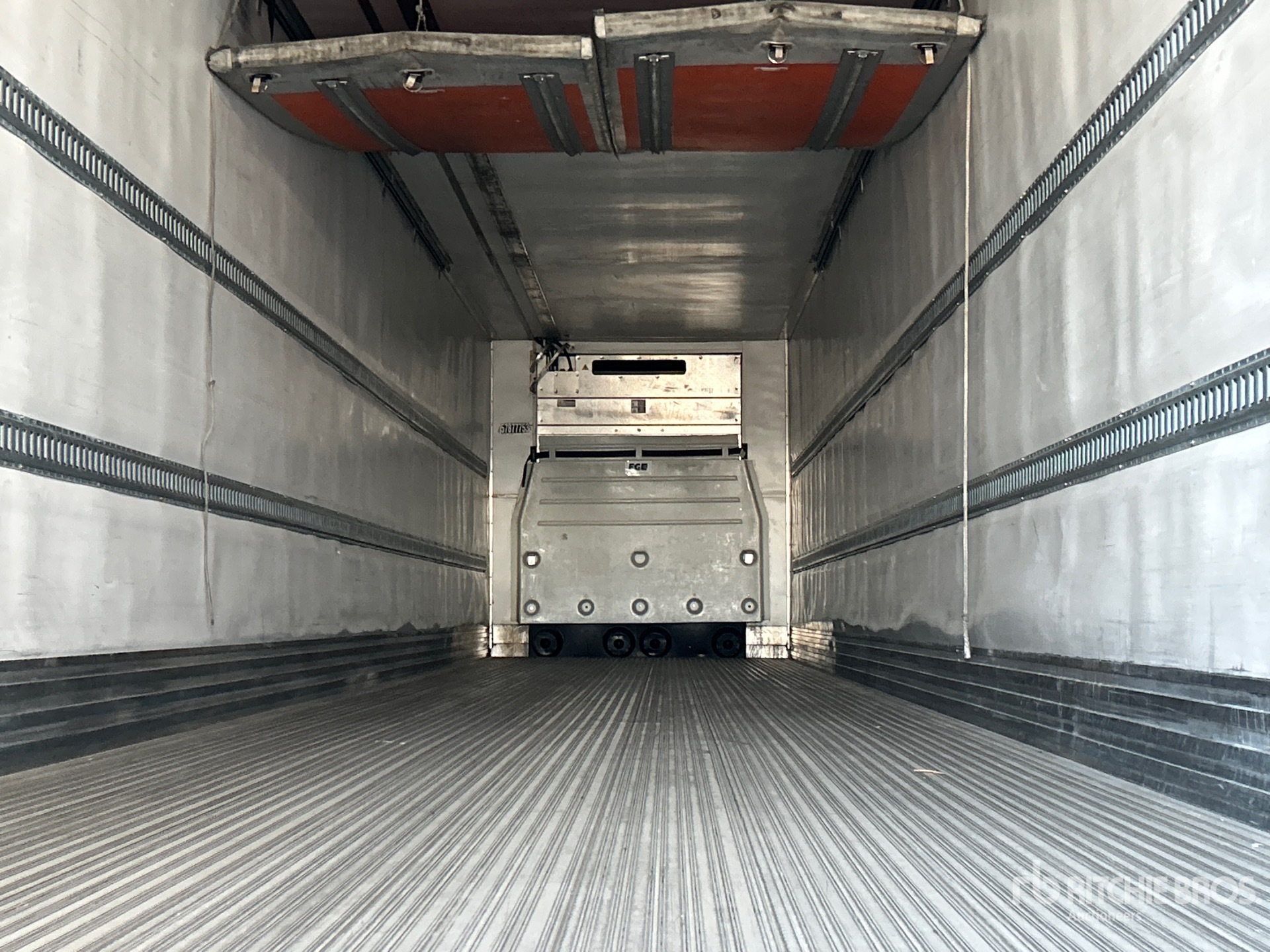 2015 Utility 53 FT T/A