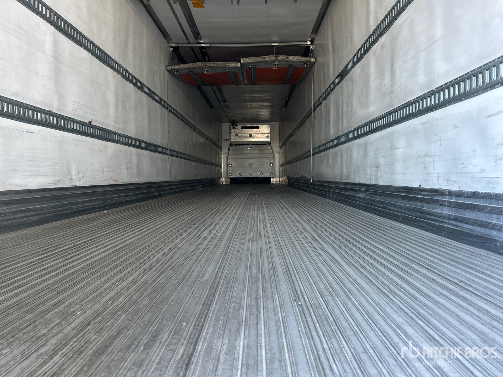 2015 Utility 53 FT T/A