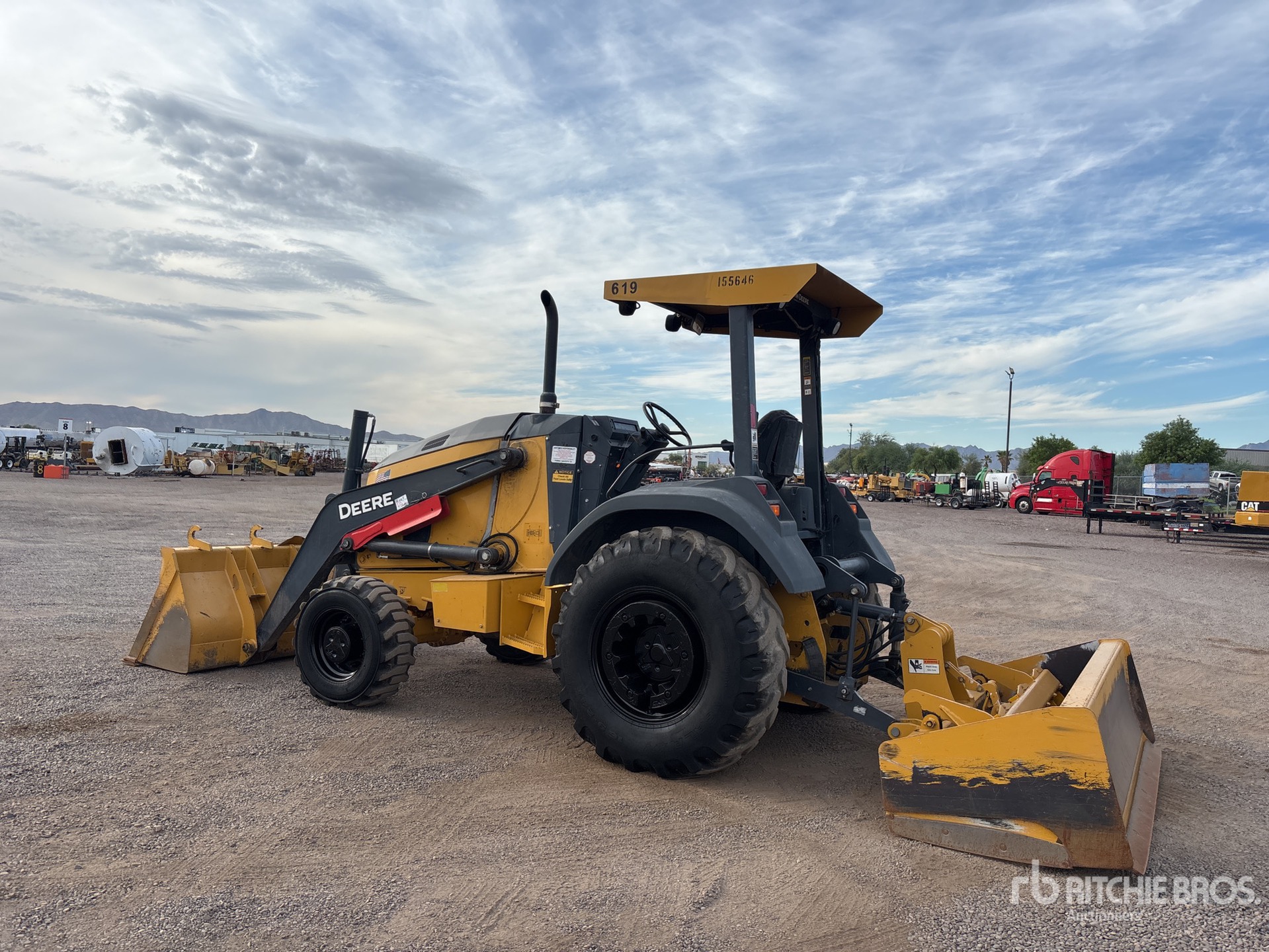 2015 John Deere 210L