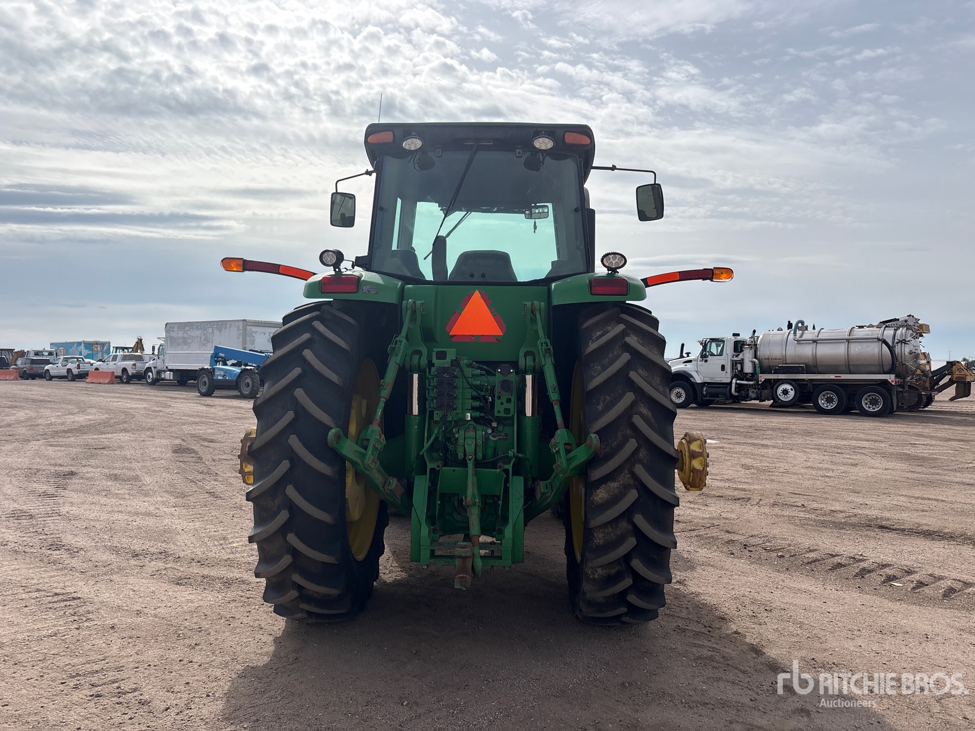 John Deere 8330