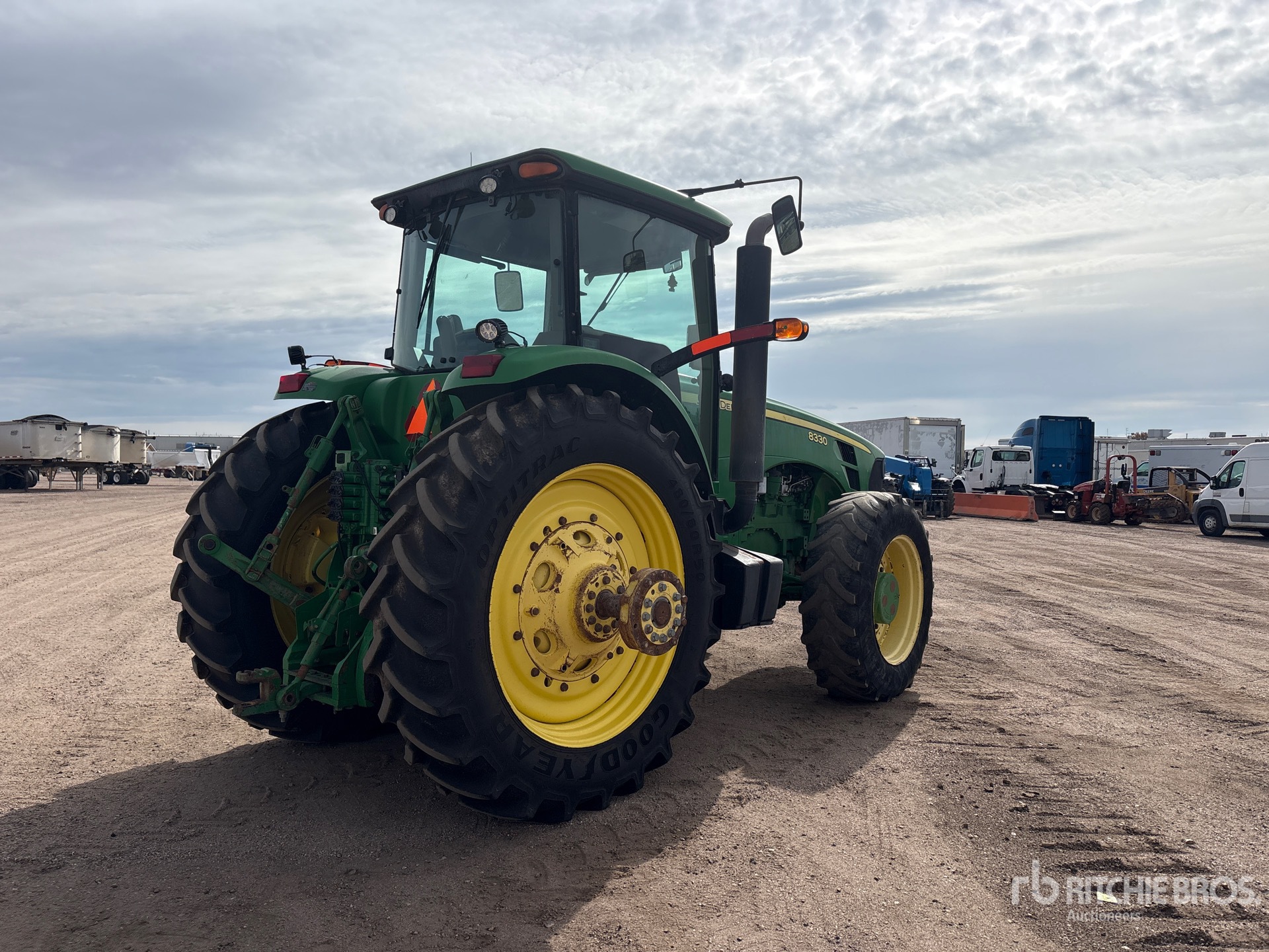 John Deere 8330