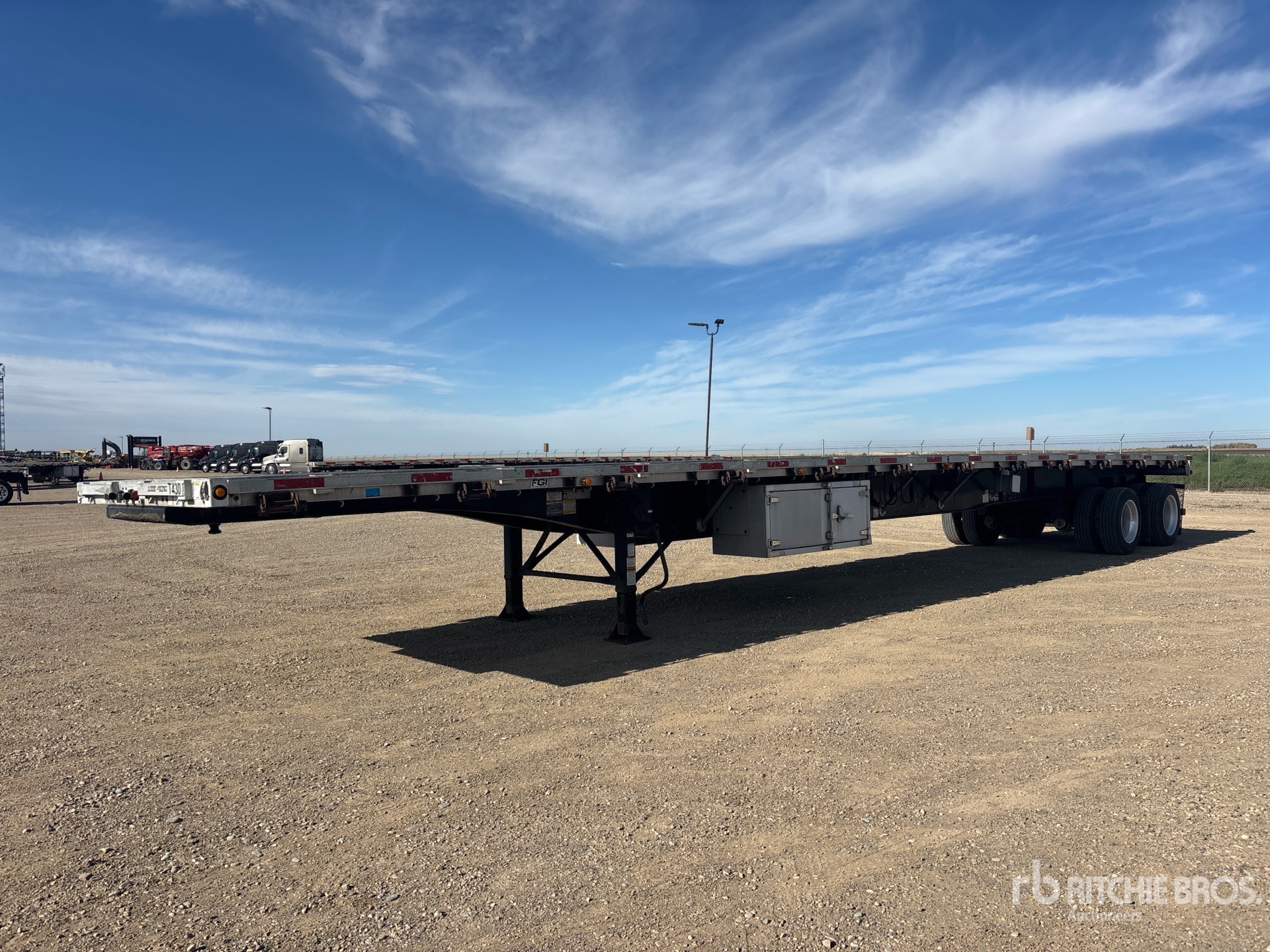 Photo of 2016 Load King  48 ft T/A Spread Axle