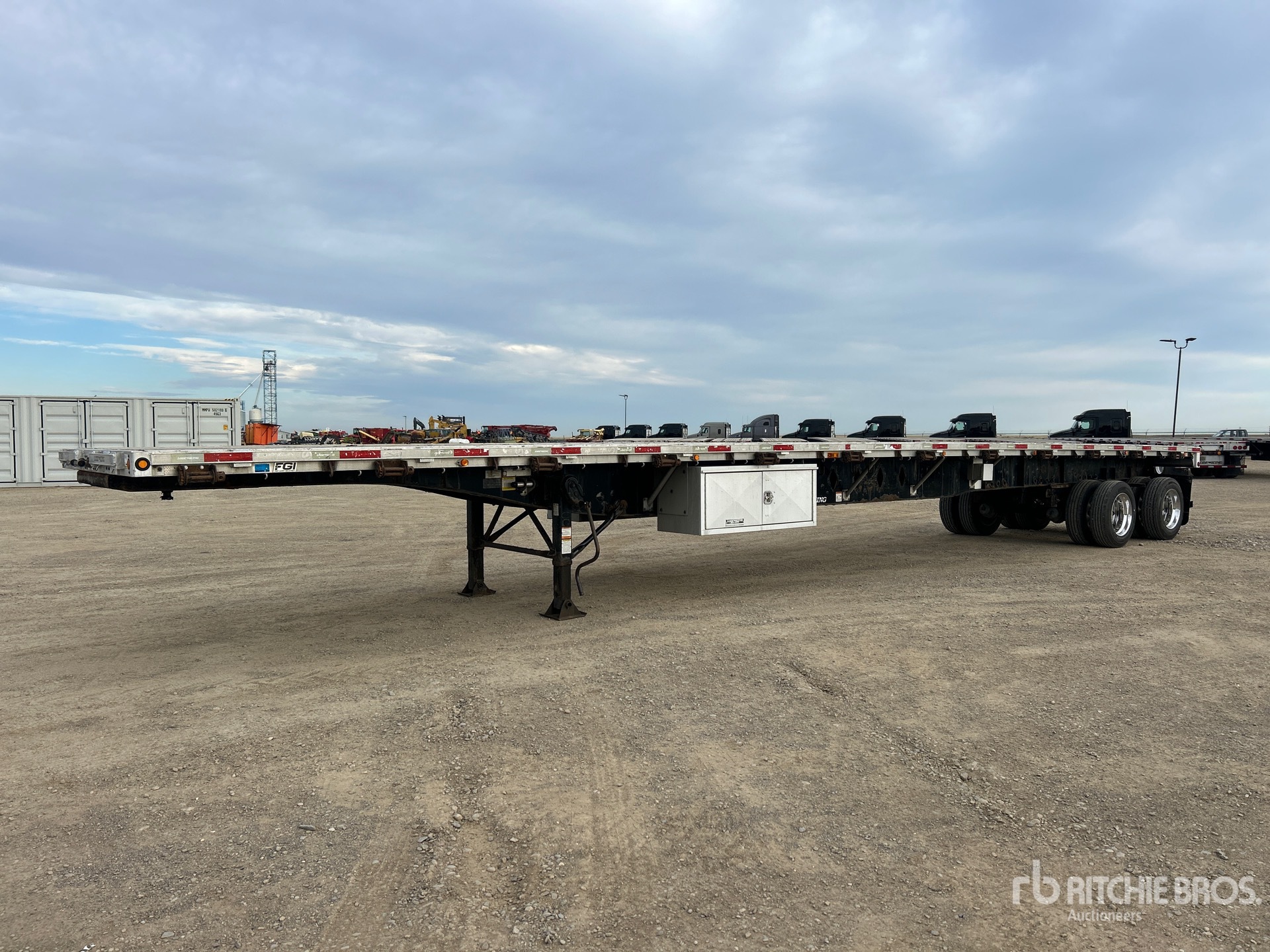 Photo of 2015 Load King  48 ft T/A Spread Axle