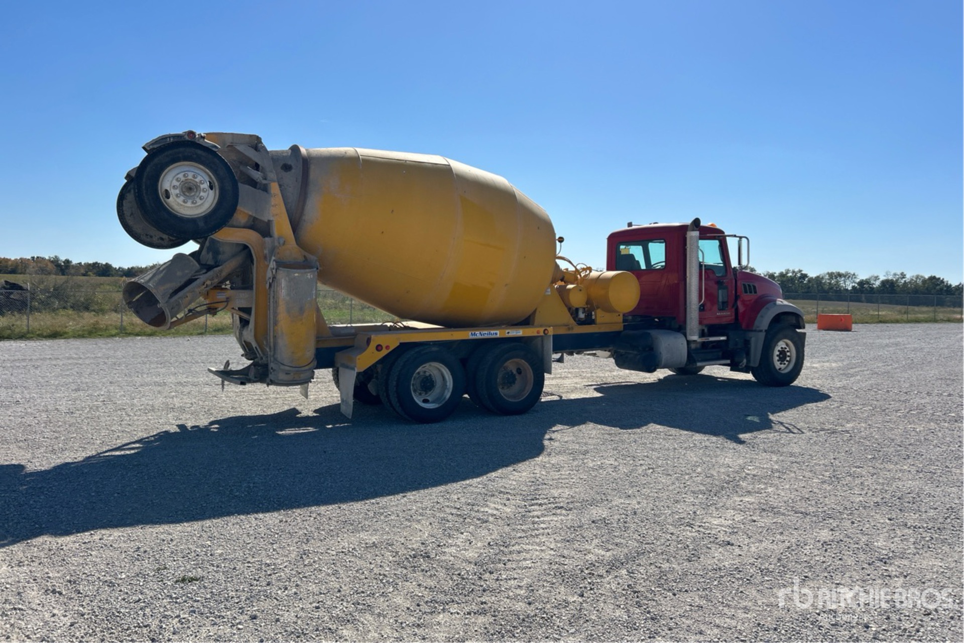 2013 Mack GU713