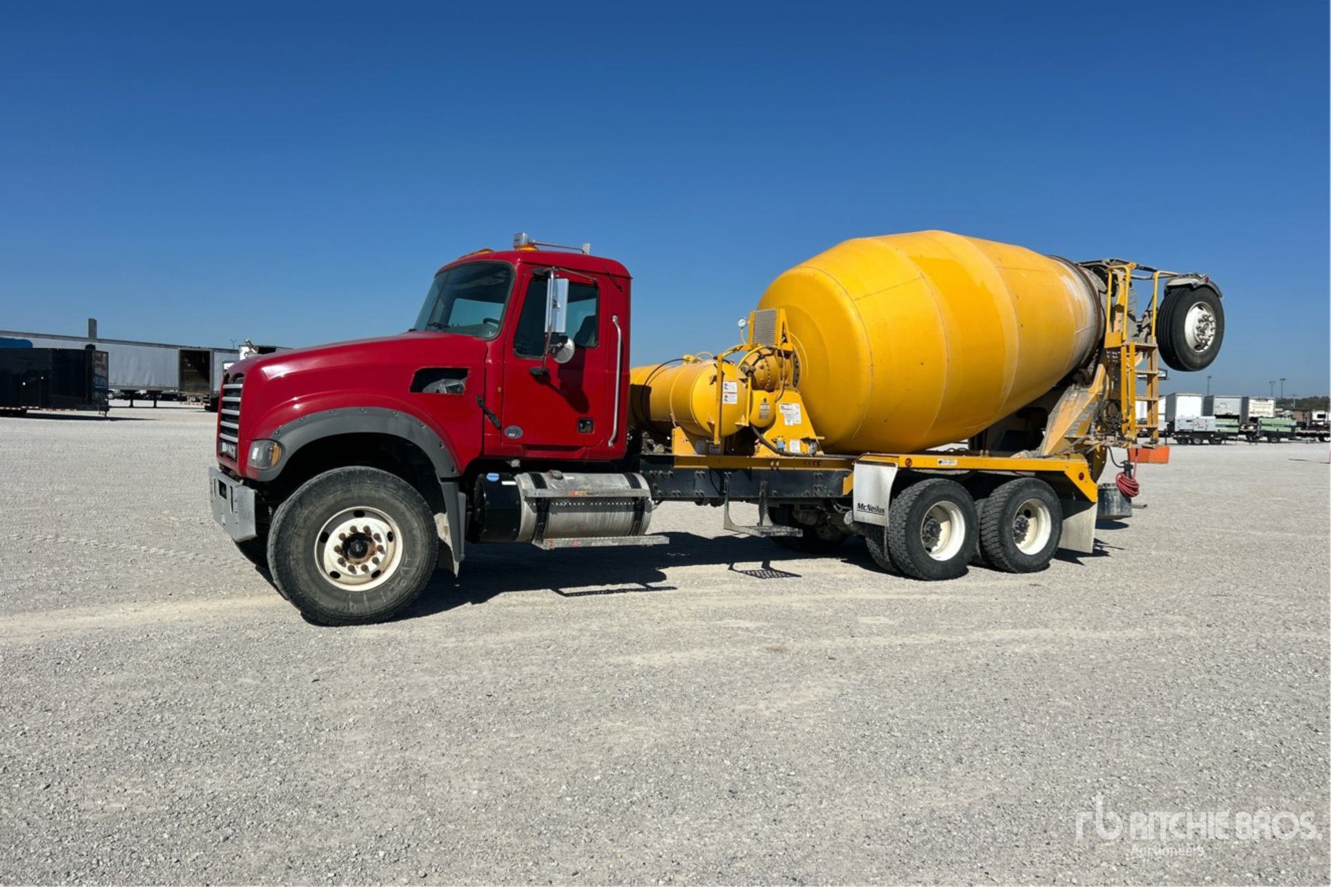 2013 Mack GU713