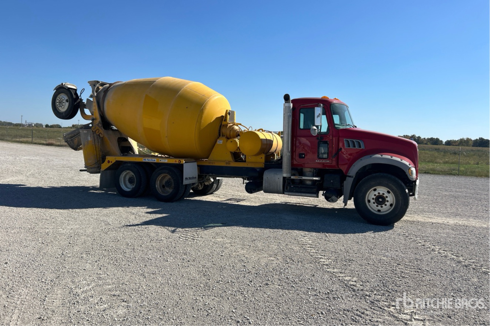 2013 Mack GU713