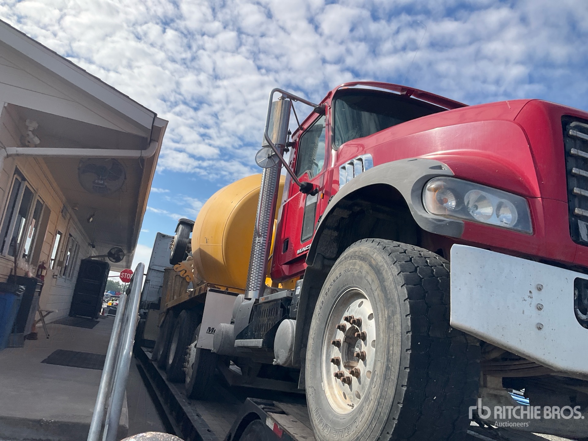 2014 Mack GU713