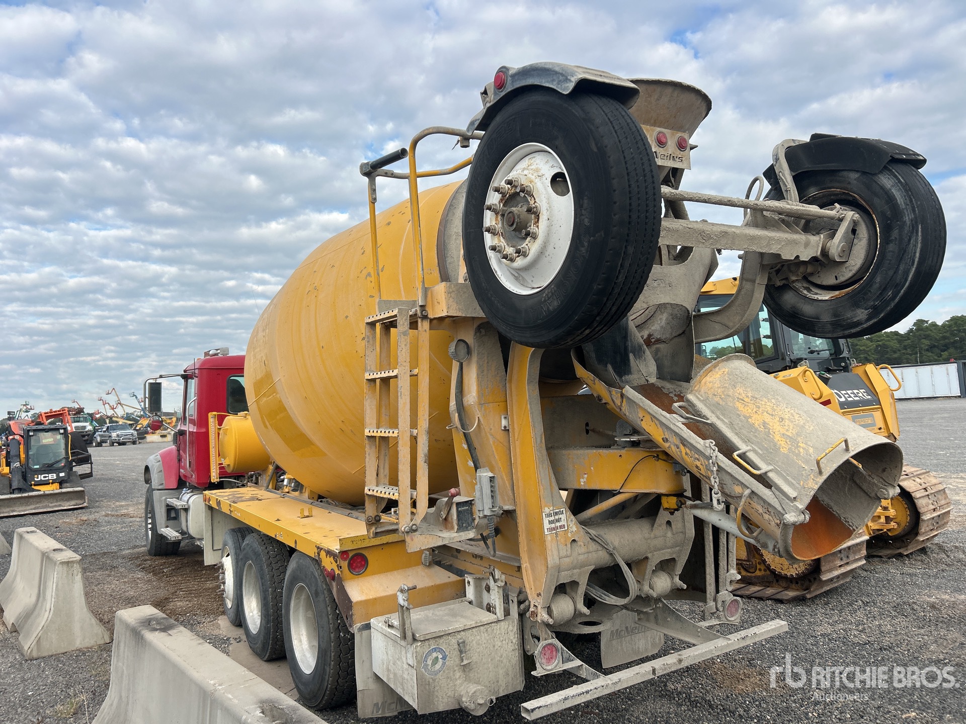 2014 Mack GU713