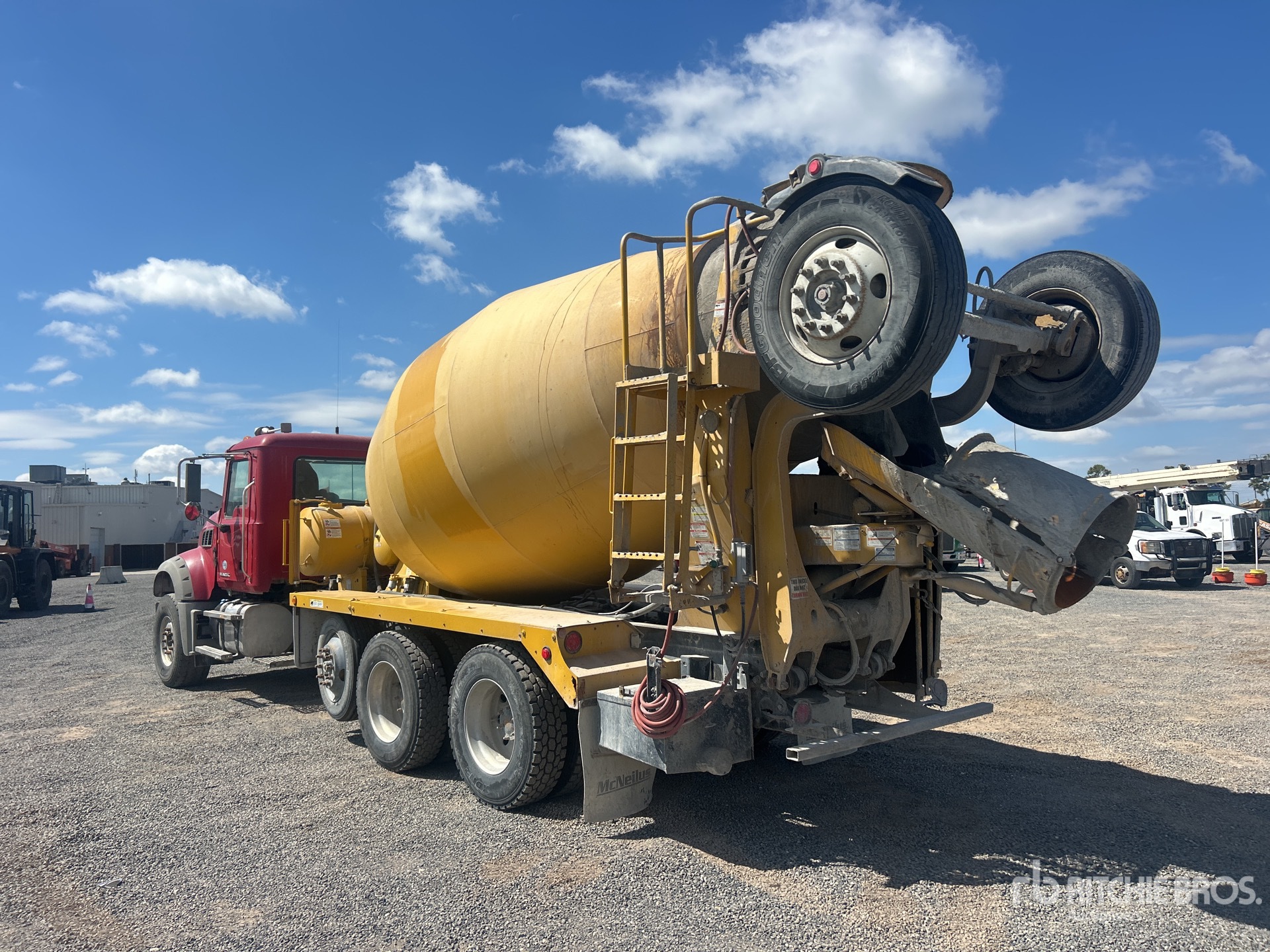 2014 Mack GU713