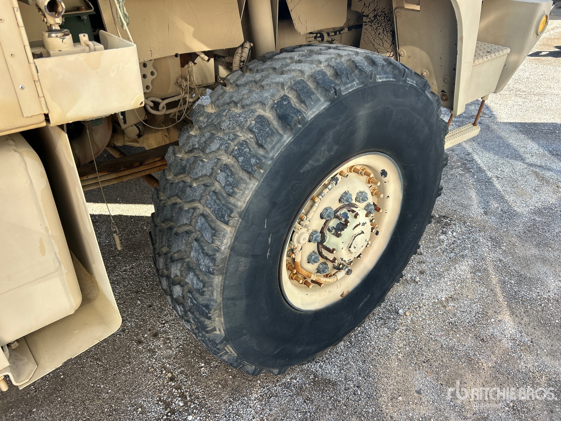 1995 Steward & Stevenson 4X4