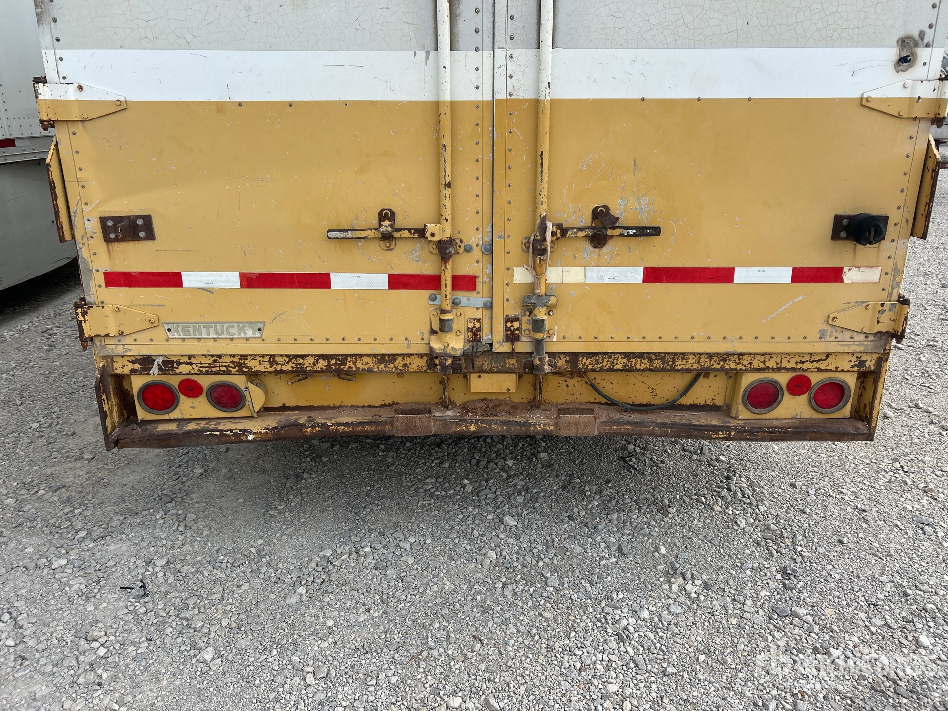 1988 Kentucky 53 ft x 102 in T/A