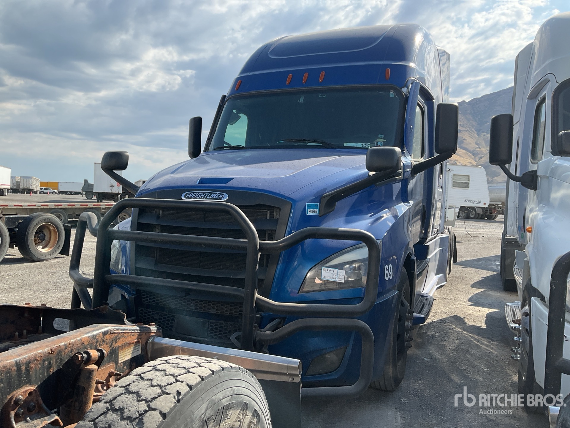 2020 Freightliner CASCADIA 126
