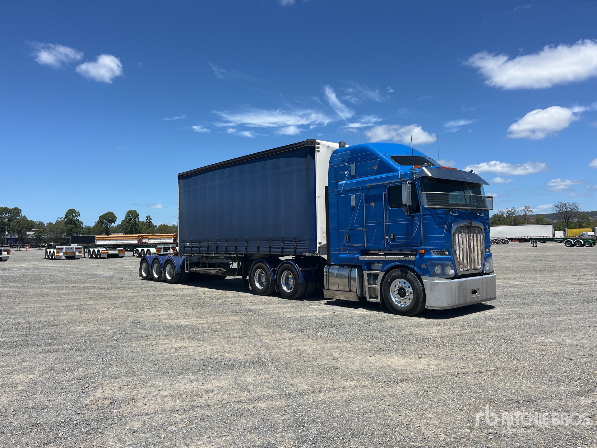 2014 Kenworth K200 BIG CAB AE