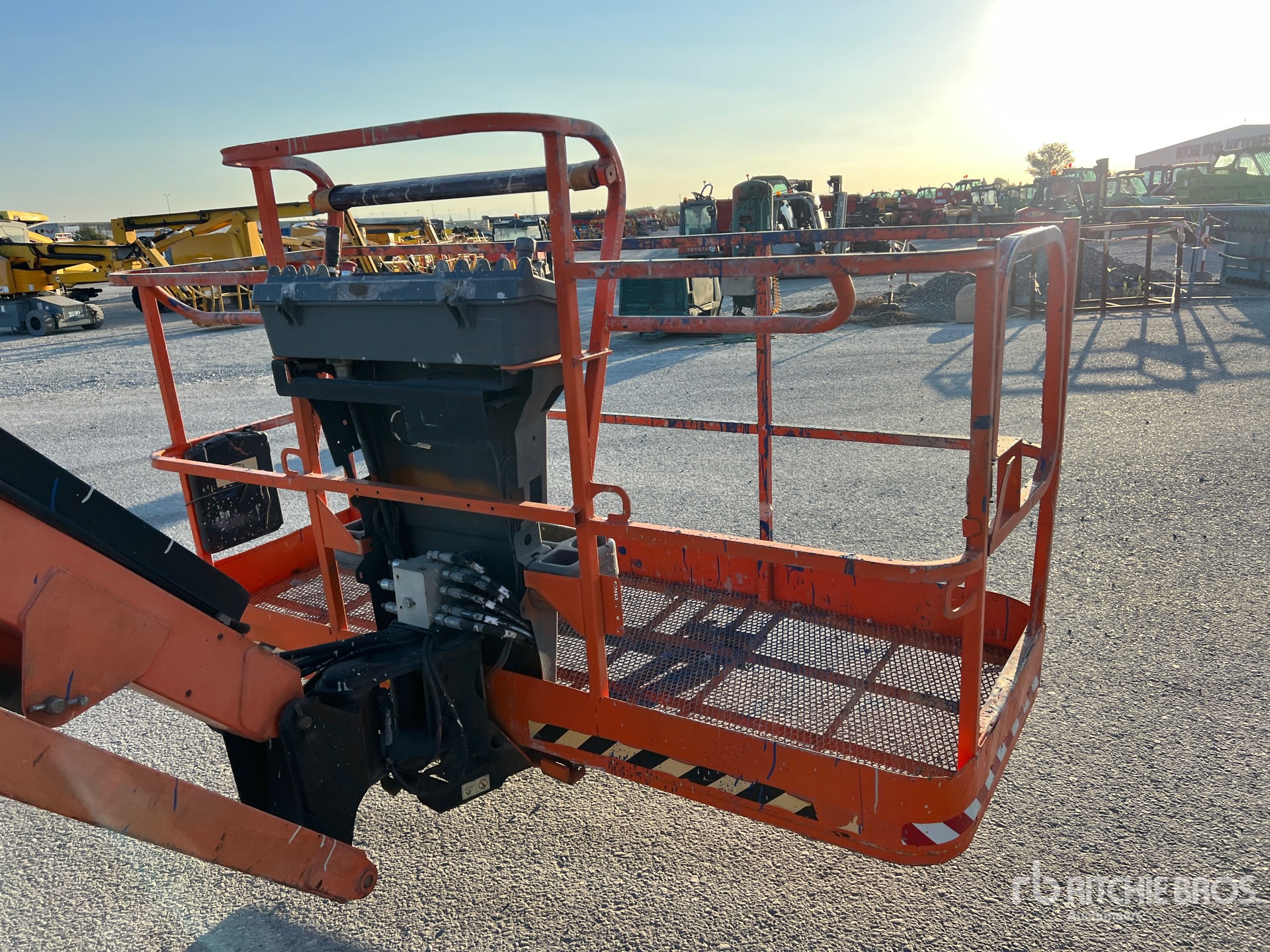 2017 JLG 600AJ