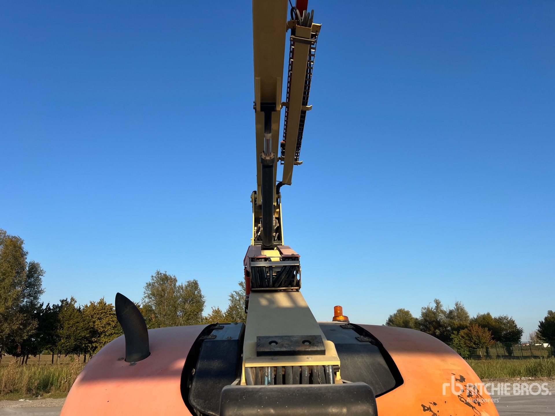 2017 JLG 600AJ