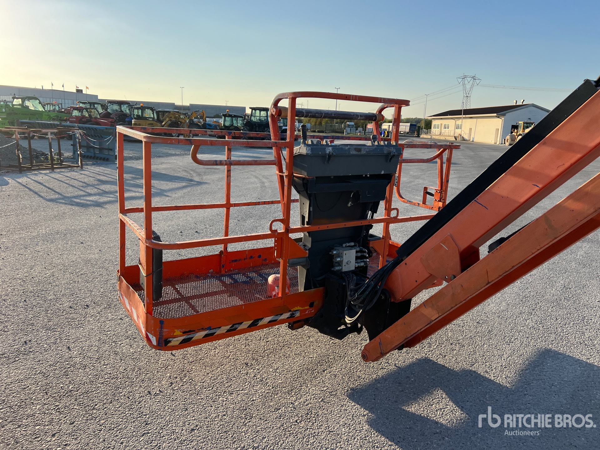2017 JLG 600AJ