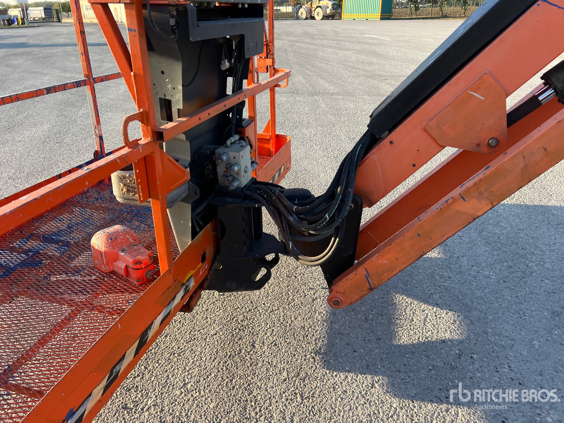 2017 JLG 600AJ