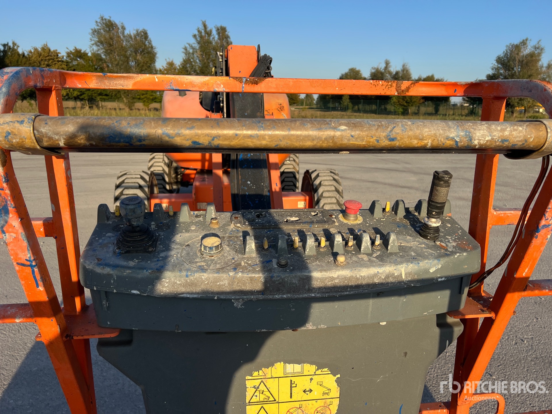 2017 JLG 600AJ
