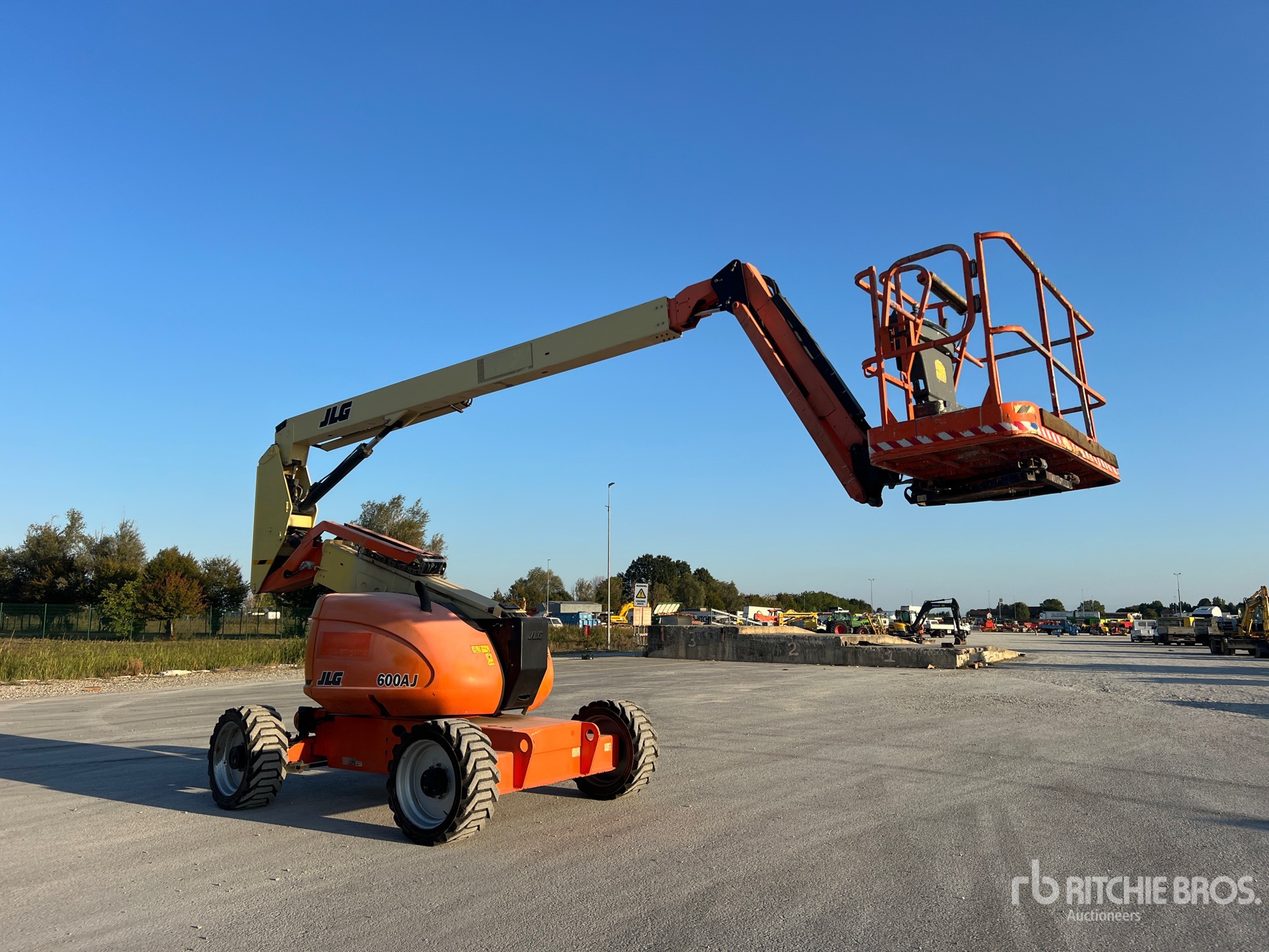 2017 JLG 600AJ