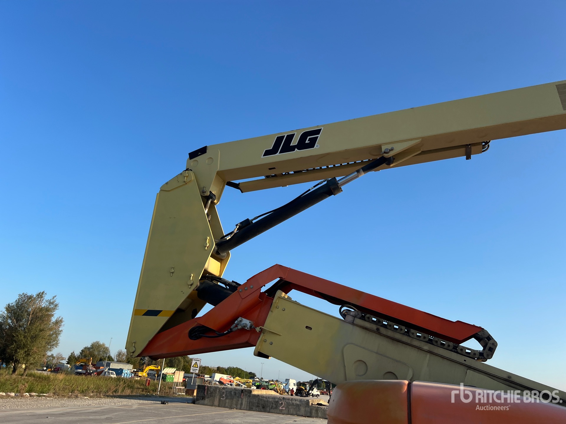 2017 JLG 600AJ