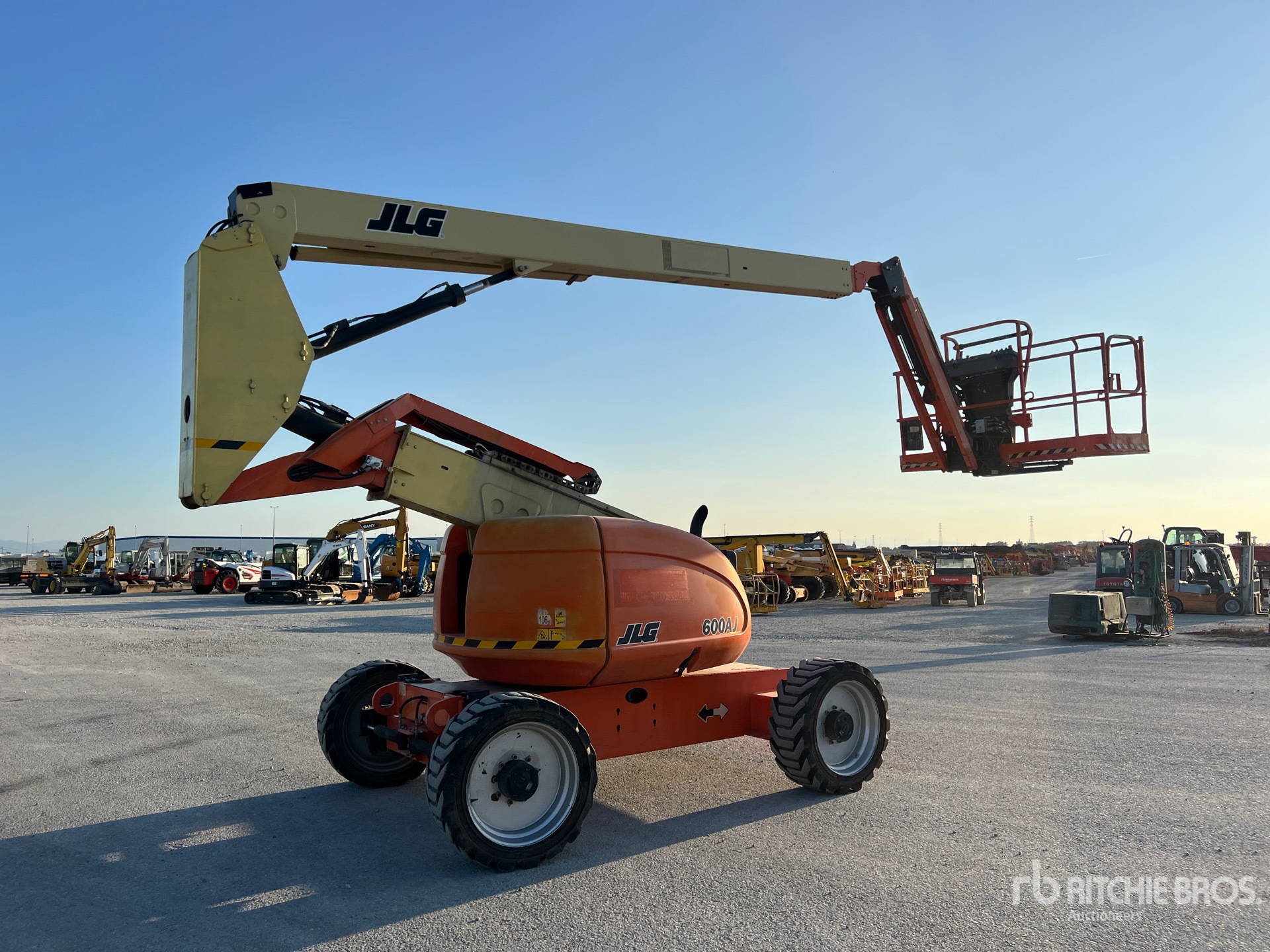 2017 JLG 600AJ