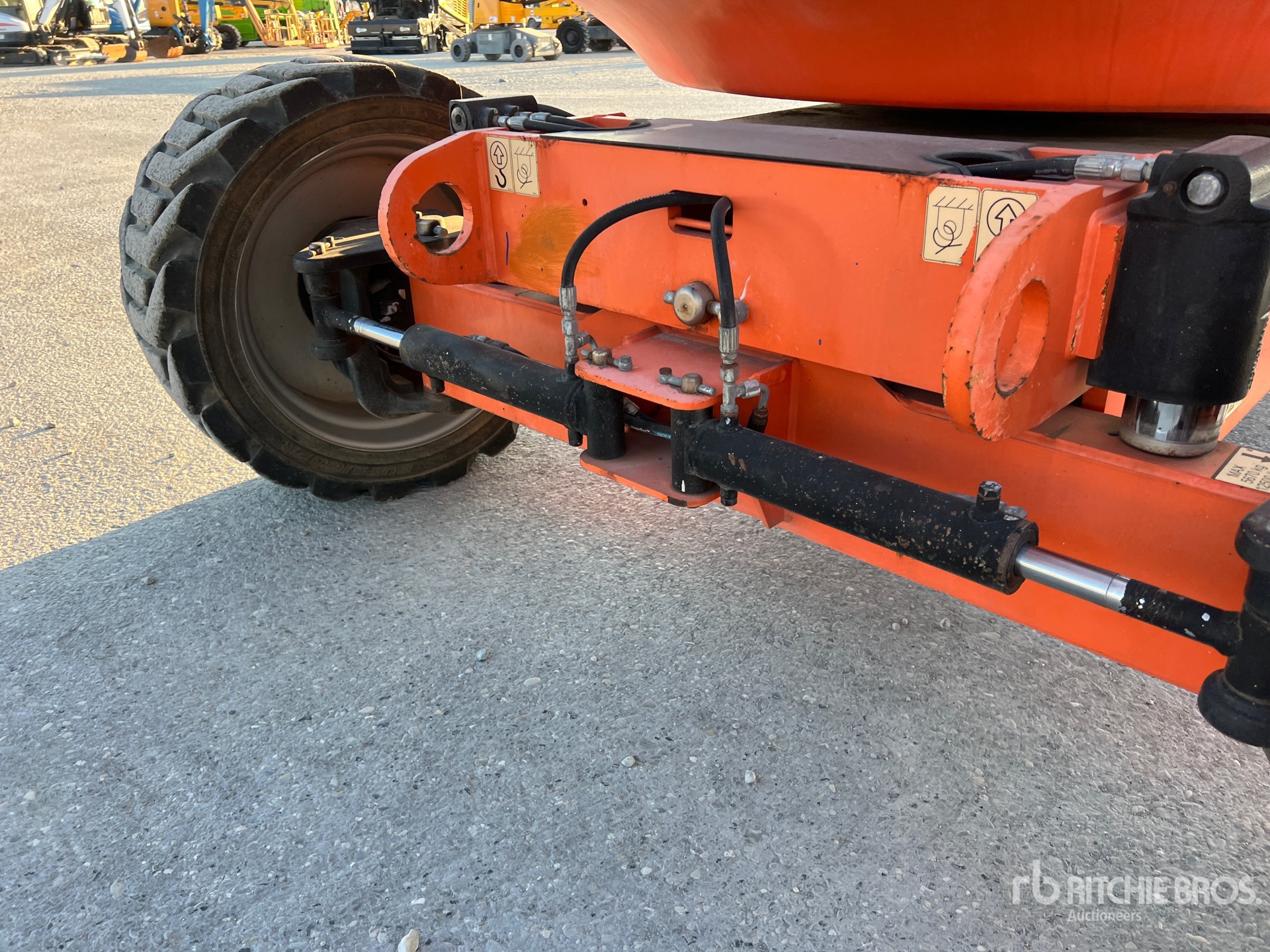 2017 JLG 600AJ