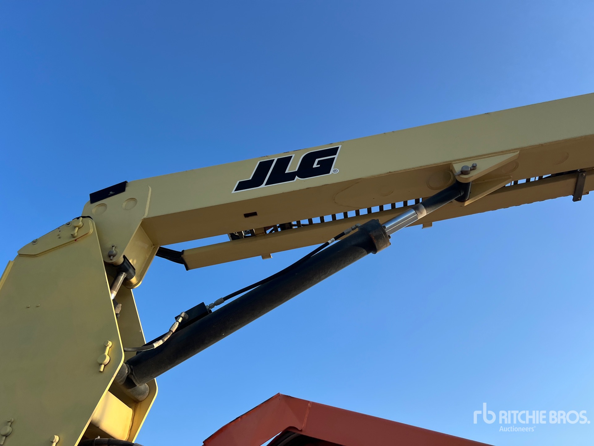 2017 JLG 600AJ