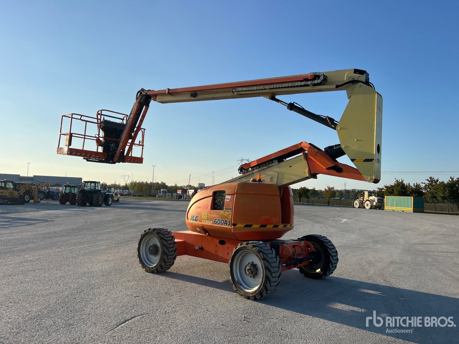 2017 JLG 600AJ