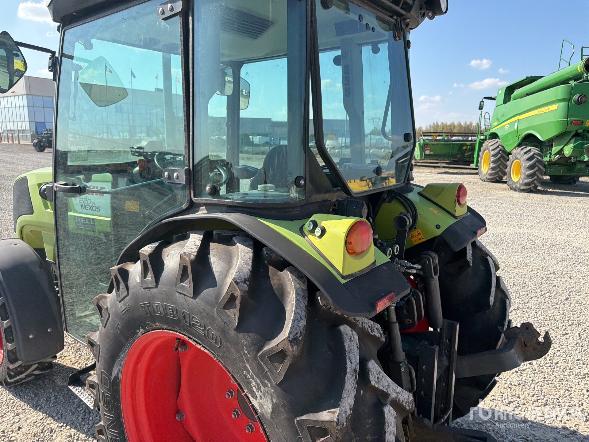 2011 Claas NEXOS 220VL